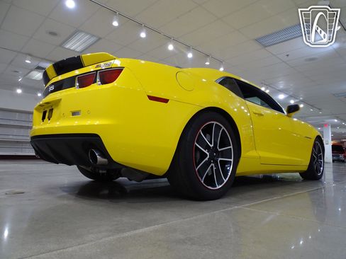 Used 2010 Chevrolet Camaro SS w/ RS Package image 16