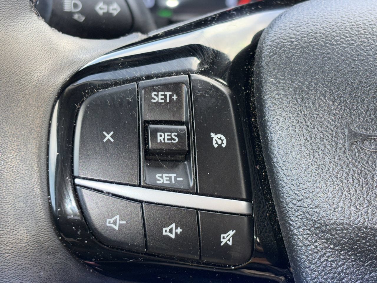 Used 2022 Ford Escape SE w/ SE Sport Appearance Package FWD image 11