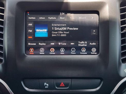 Used 2019 Jeep Cherokee Latitude Plus FWD image 17