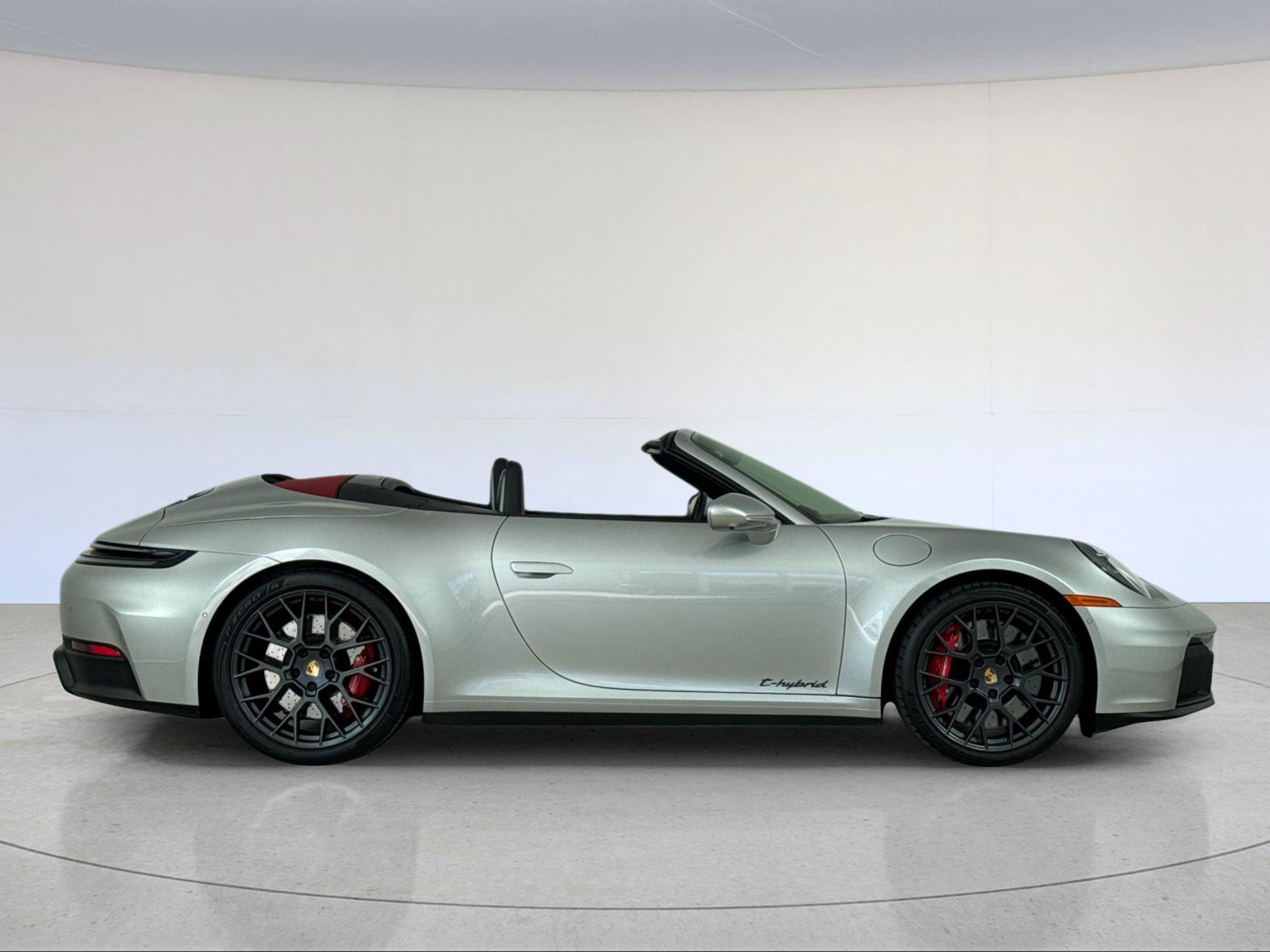 Certified 2025 Porsche 911 Carrera 4 GTS AWD/4WD image 9