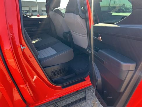 Used 2024 Toyota Tacoma TRD Sport w/ TRD Sport Upgrade Package image 21