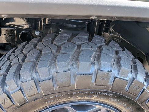 Used 2023 Jeep Gladiator Willys image 11