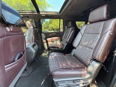 Used 2023 Cadillac Escalade ESV V AWD/4WD image 25