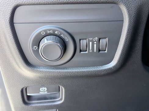 Used 2025 Jeep Grand Cherokee L Laredo w/ Luxury Tech Group I image 12