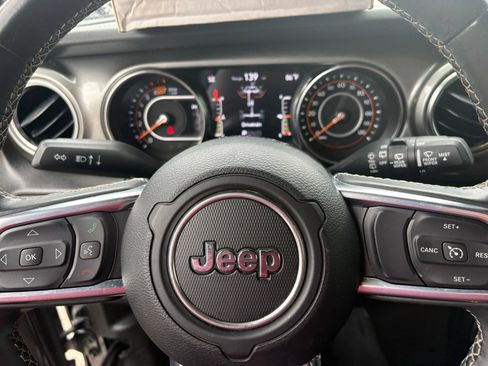 Used 2022 Jeep Wrangler Unlimited Sahara AWD/4WD image 13