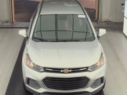 Used 2020 Chevrolet Trax LS FWD image 2