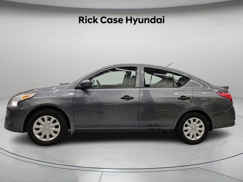 Used 2018 Nissan Versa S Plus image 3