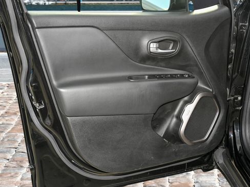 Used 2022 Jeep Renegade Sport w/ Sport Appearance Group image 14