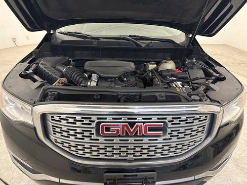 Used 2018 GMC Acadia Denali w/ Technology Package FWD image 10