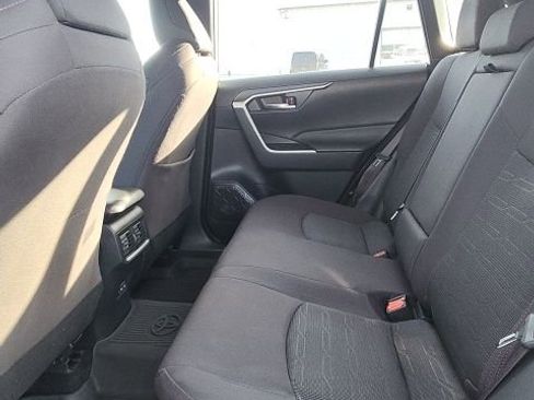 Used 2023 Toyota RAV4 SE image 10