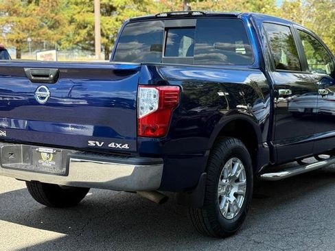 Used 2017 Nissan Titan SV image 8