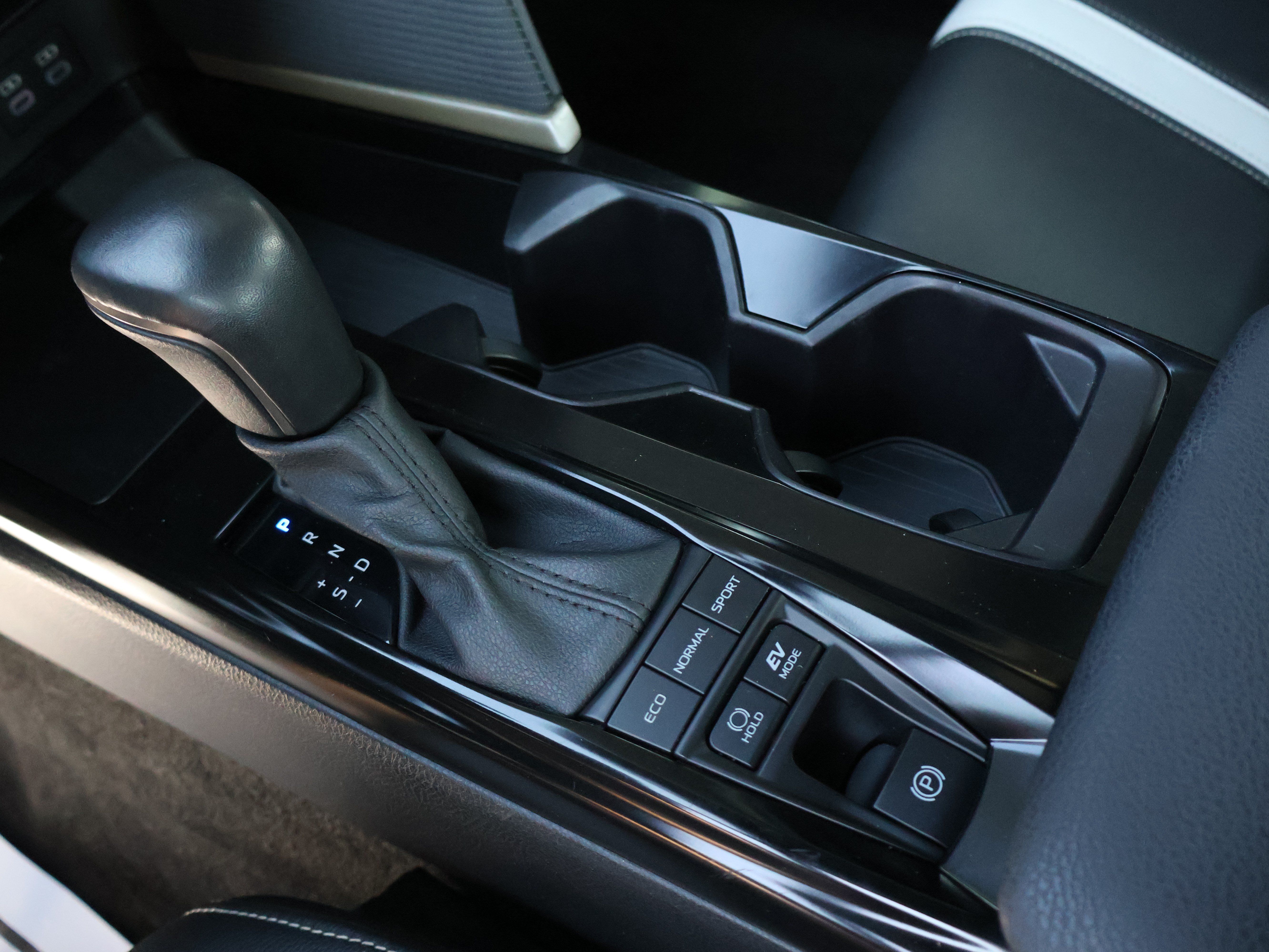 Used 2025 Toyota Camry SE FWD image 19