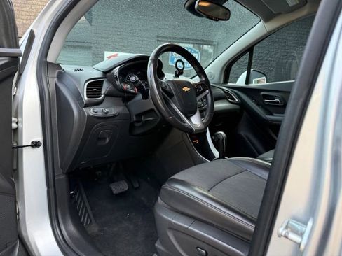 Used 2019 Chevrolet Trax LT w/ LT Convenience Package image 10