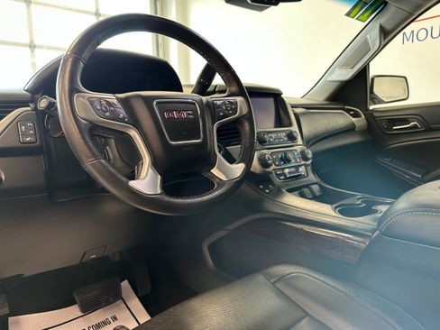 Used 2017 GMC Yukon XL SLT w/ Open Road Package AWD/4WD image 9