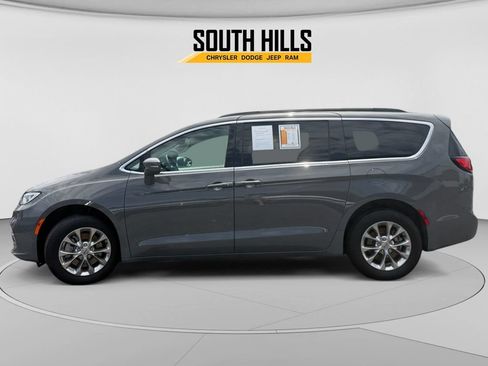 Used 2022 Chrysler Pacifica Touring-L AWD/4WD image 2