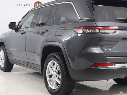 Used 2025 Jeep Grand Cherokee Laredo X w/ Luxury Tech Group I image 23