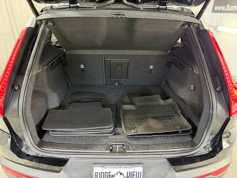 Used 2019 Volvo XC40 T5 Momentum image 9