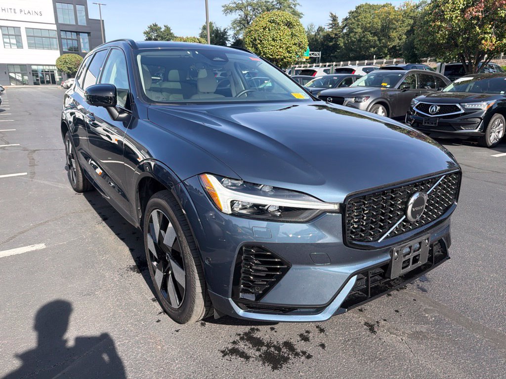 Certified 2025 Volvo XC60 T8 Plus w/ Climate Package AWD/4WD image 6