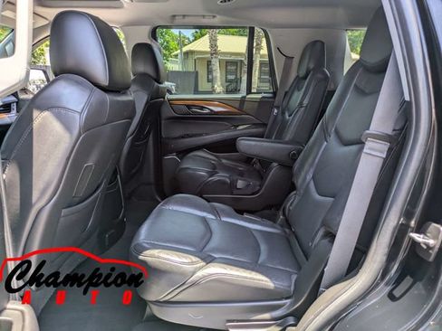 Used 2017 Cadillac Escalade Premium Luxury RWD image 19