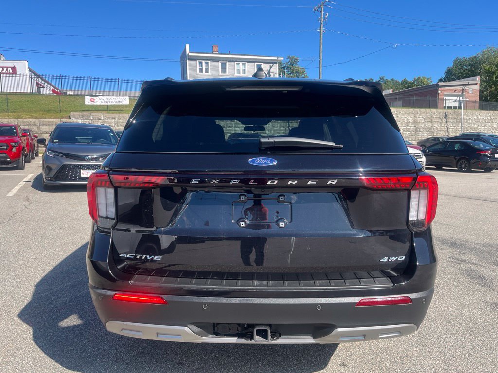 Used 2025 Ford Explorer Active w/ Active Comfort Package AWD/4WD image 4