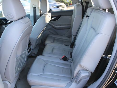 Used 2020 Audi Q7 3.0T Premium Plus image 25