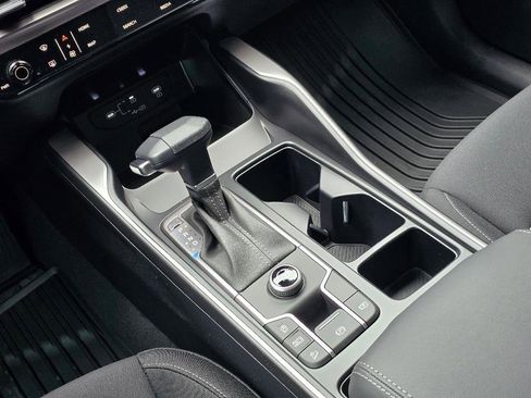 New 2025 Kia Sorento LX image 9