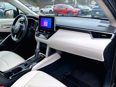 Certified 2023 Toyota Corolla Cross XLE image 14
