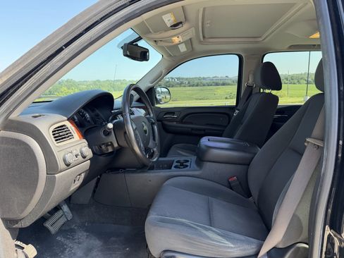 Used 2009 Chevrolet Avalanche LT w/ Convenience Package #1 AWD/4WD image 4