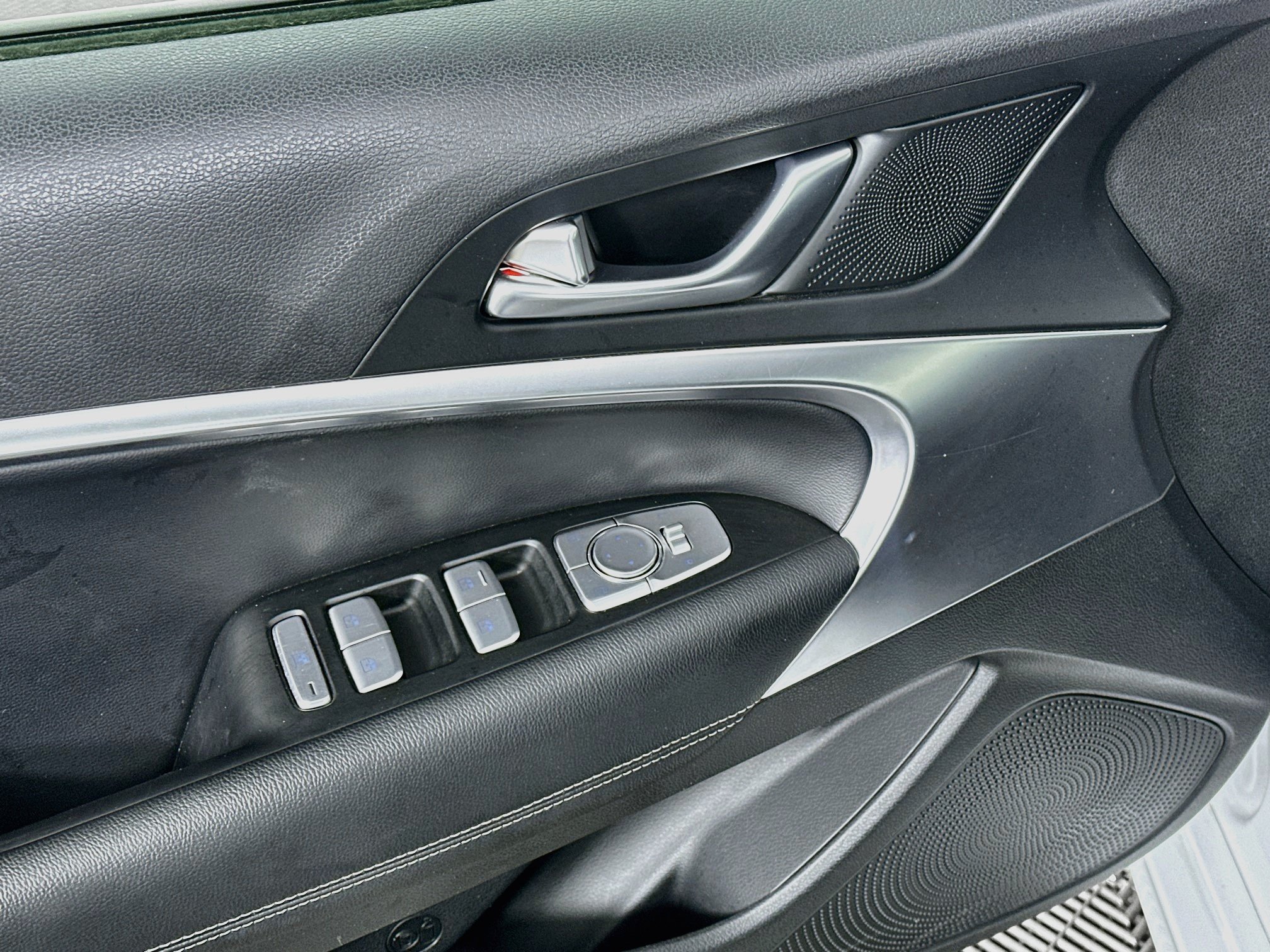 Used 2025 Genesis G70 2.5T RWD image 15