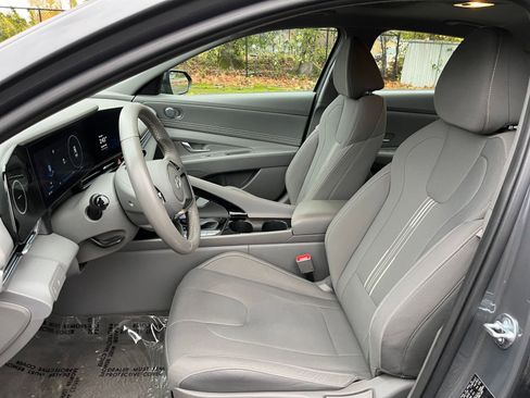 Used 2025 Hyundai Elantra SEL image 35