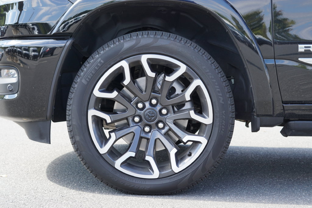 Used 2025 RAM 1500 Limited w/ Body Color Bumper Group AWD/4WD image 9