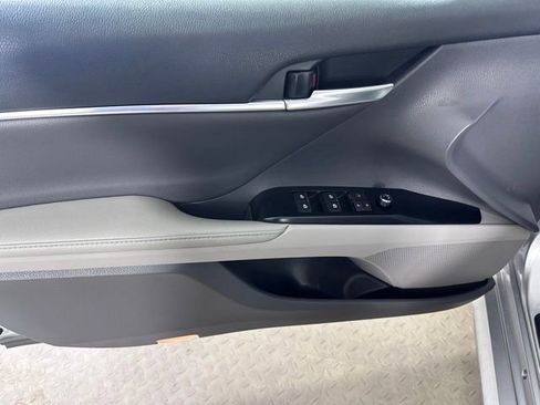 Used 2020 Toyota Camry XLE w/ Navigation Package FWD image 18