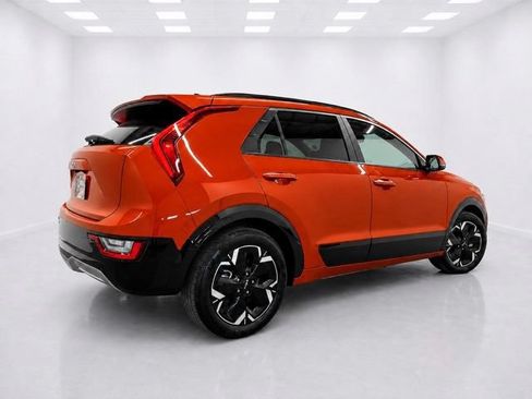Used 2023 Kia Niro Wave w/ Wave Preserve Package FWD image 8