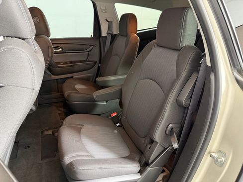 Used 2017 Chevrolet Traverse LT w/ Traveler's Package FWD image 17