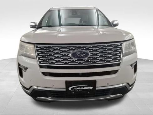 Used 2019 Ford Explorer Platinum AWD/4WD image 2