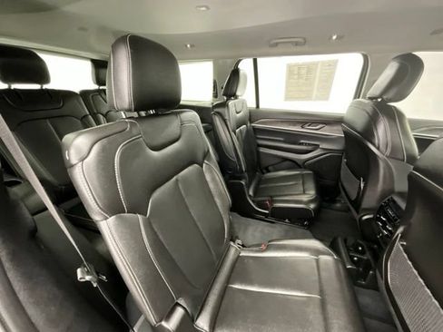 Used 2023 Jeep Grand Cherokee L Limited AWD/4WD image 15