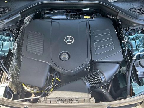 Used 2025 Mercedes-Benz GLC 300 4MATIC image 34