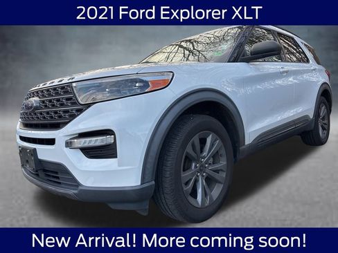 Used 2021 Ford Explorer XLT w/ Equipment Group 202A image 2