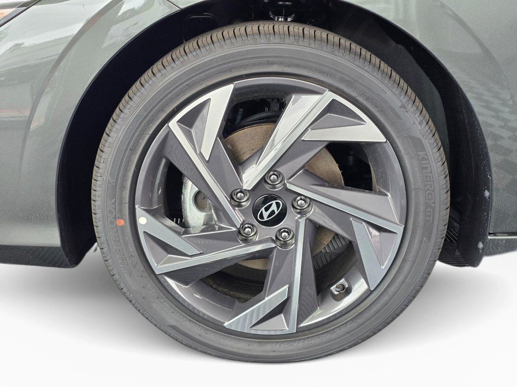 New 2026 Hyundai Elantra Limited FWD image 12