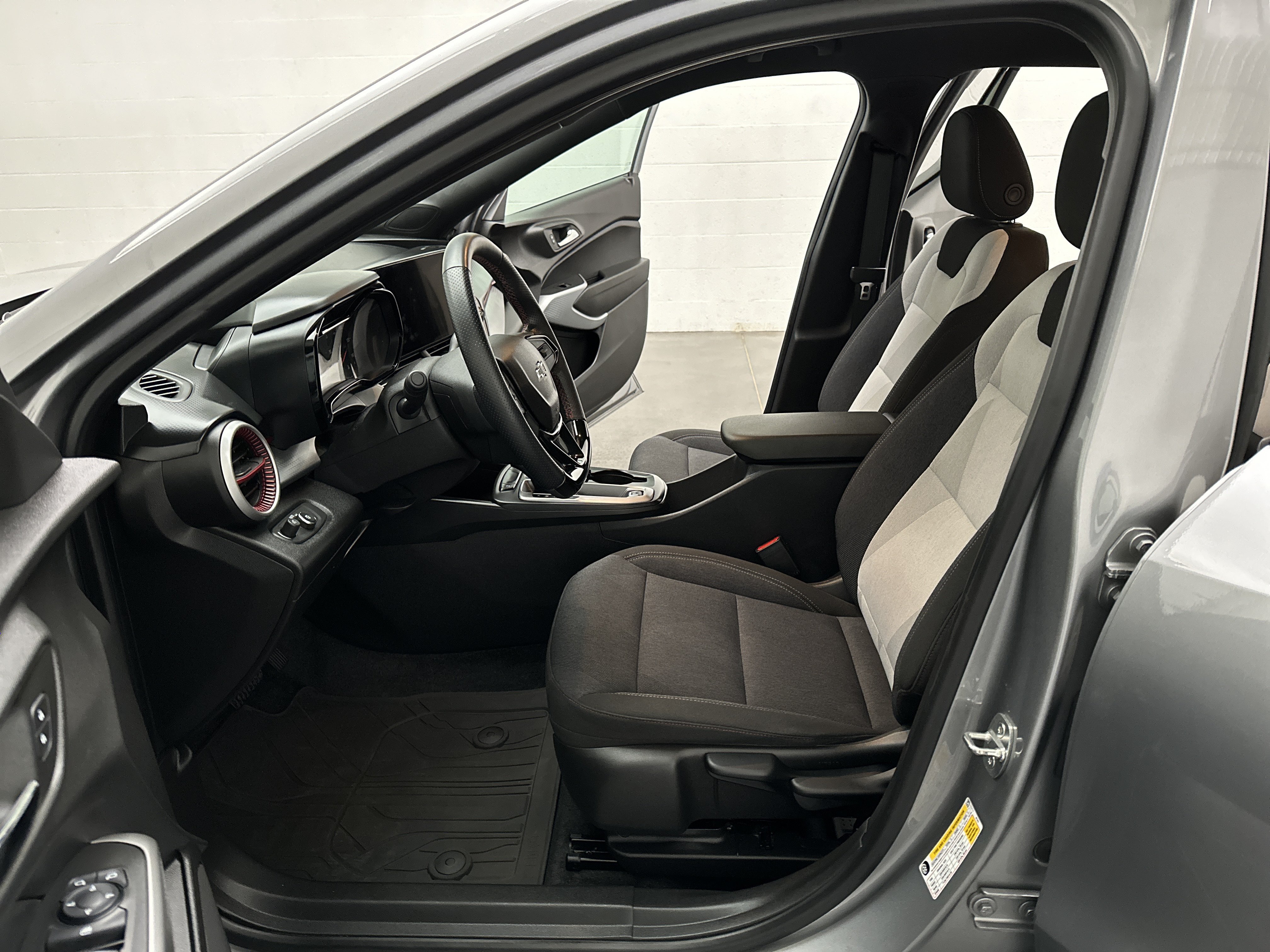 Used 2024 Chevrolet Trax RS w/ Driver Confidence Package FWD image 15