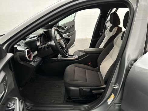 Used 2024 Chevrolet Trax RS w/ Driver Confidence Package FWD image 15