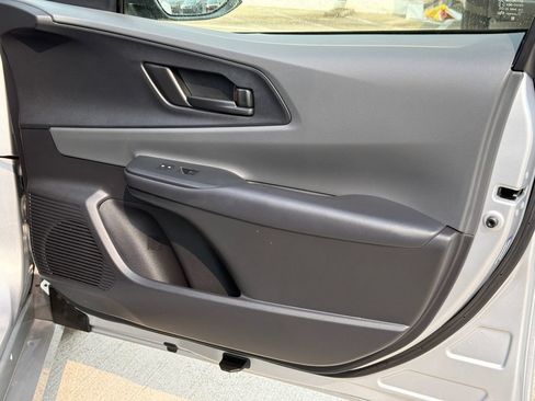 Used 2025 Toyota Prius LE FWD image 11