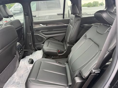 New 2026 Jeep Grand Cherokee L Limited w/ Limited Altitude Package AWD/4WD image 24