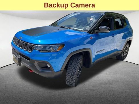 Used 2025 Jeep Compass Trailhawk AWD/4WD image 5