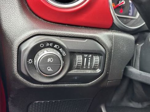 Used 2020 Jeep Gladiator Rubicon image 16