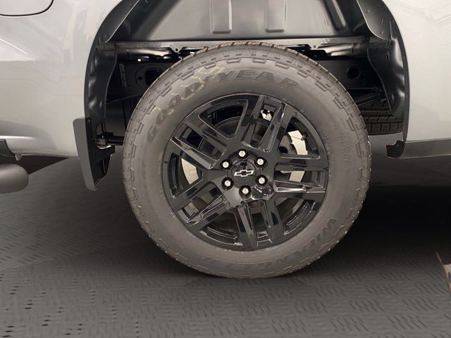 New 2026 Chevrolet Silverado 1500 Custom w/ Turbomax Blackout Package AWD/4WD image 16