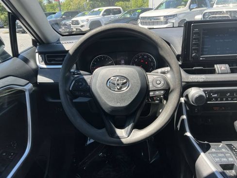 Used 2021 Toyota RAV4 LE AWD/4WD image 15