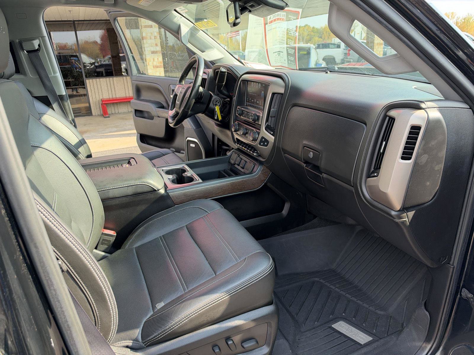 Used 2017 GMC Sierra 2500 Denali w/ Suspension Package, Off-Road AWD/4WD image 24