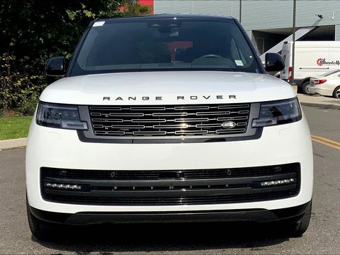 New 2025 Land Rover Range Rover SE image 3