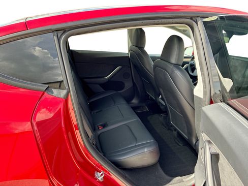 Certified 2023 Tesla Model Y Long Range AWD/4WD image 11